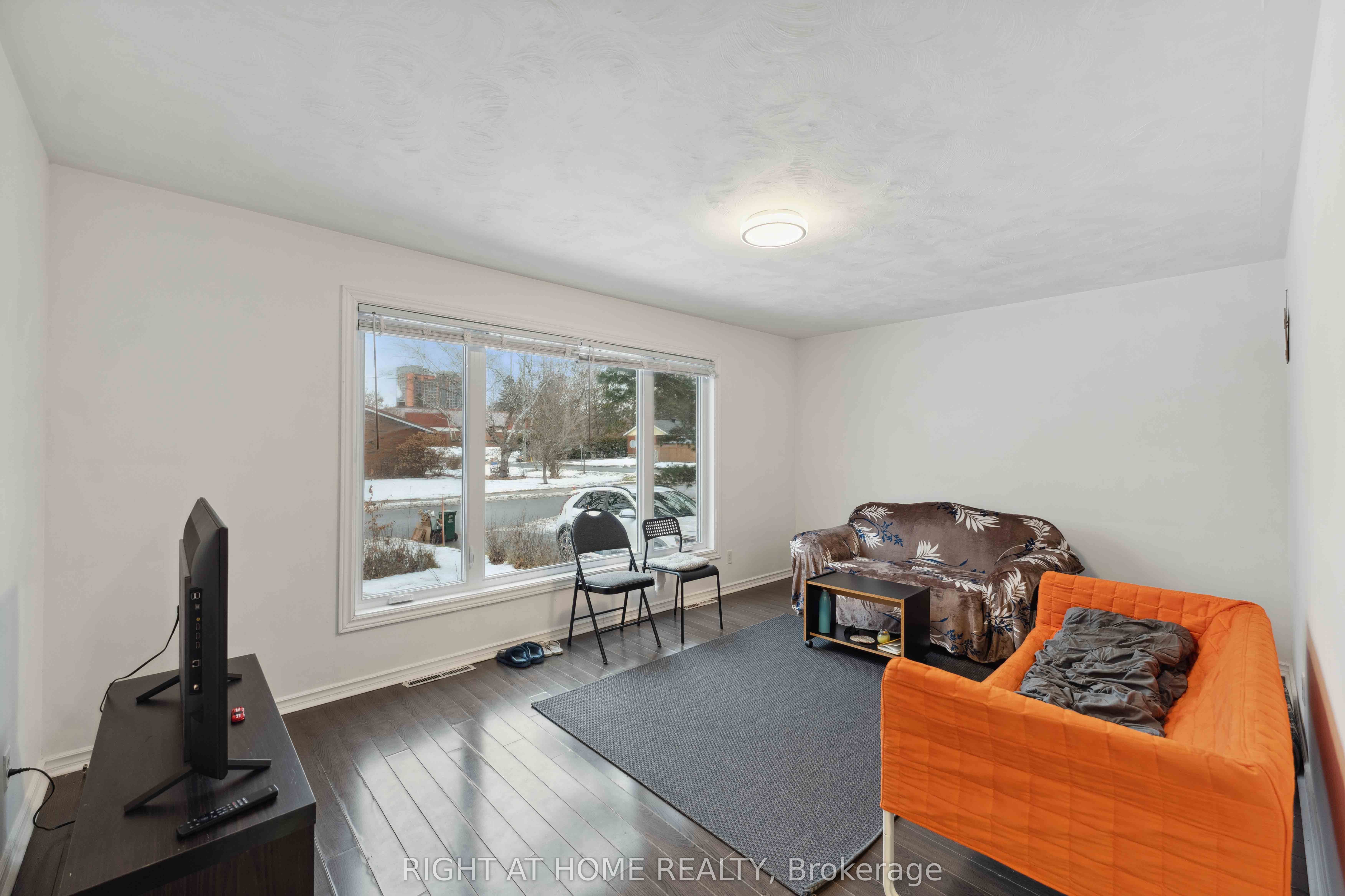 Additional image 6 of 1274 Cobden Road E, Ottawa, ON, K2C 3A2