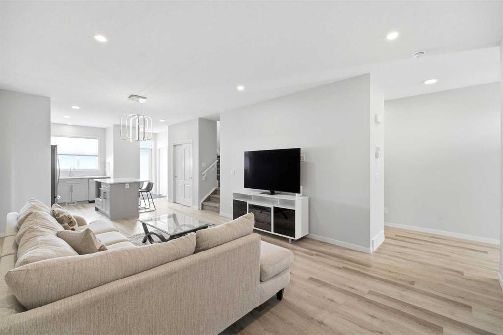Additional image 5 of 34 Aquila Way NW, Calgary, AB, T3R 1Z6
