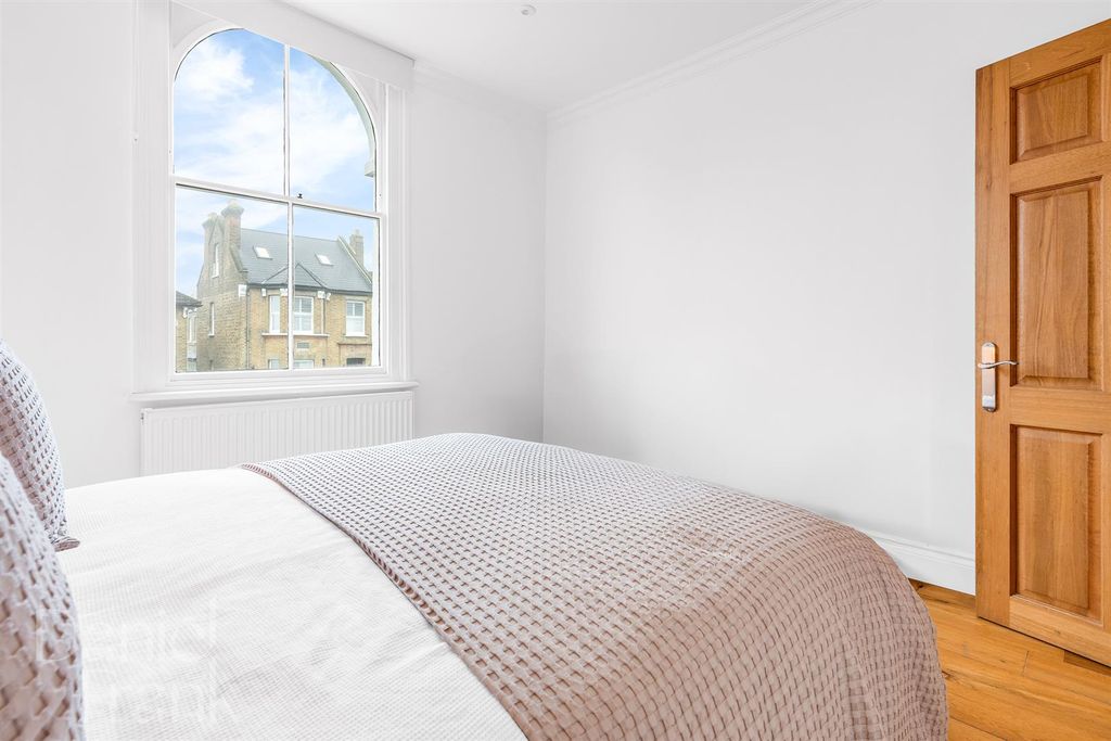 Additional image 25 of 4 bed semi-detached house for saleQueens Road, Buckhurst Hill IG9