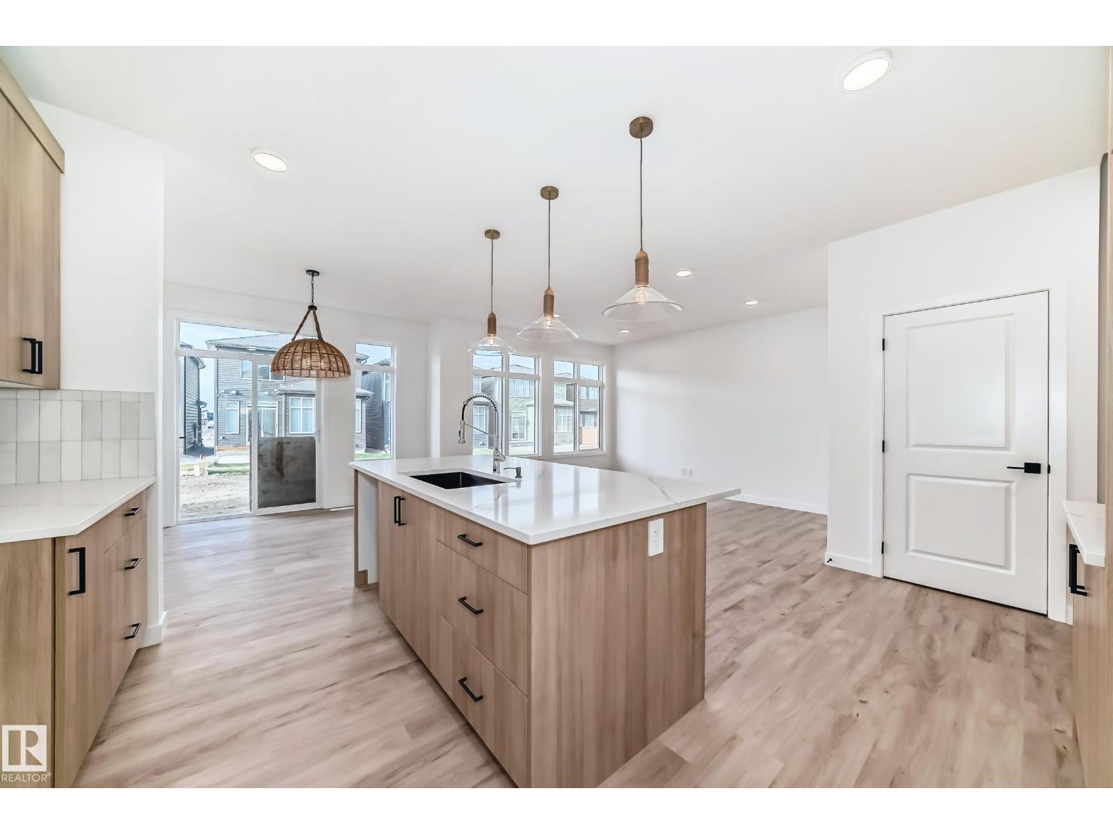 Additional image 5 of 4112 208 Street NW, Edmonton, AB, T6M3E3