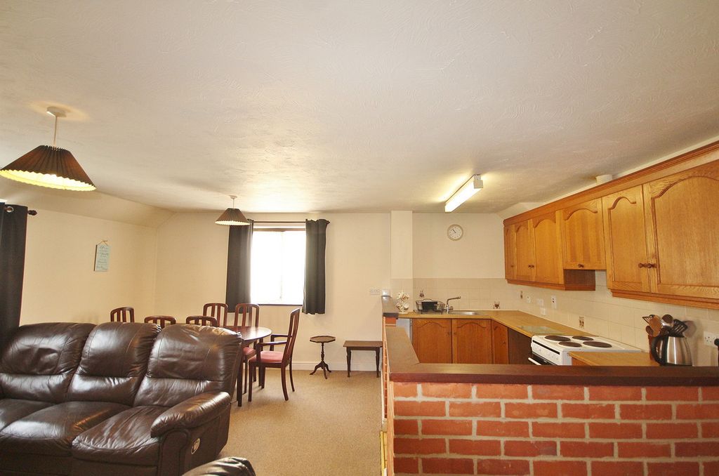 Additional image 2 of 1 bed flat for saleBurford Road, Carterton OX18