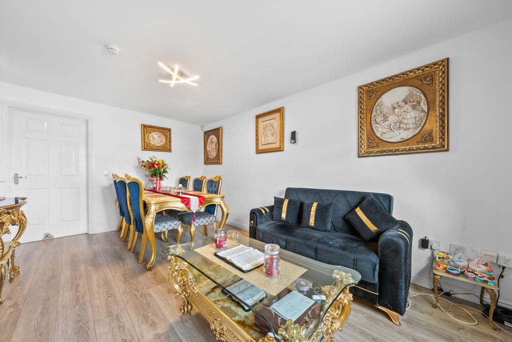 4 bed detached house for saleSt Cuthbert Crescent, Johnstone, Renfrewshire PA5 photo 2