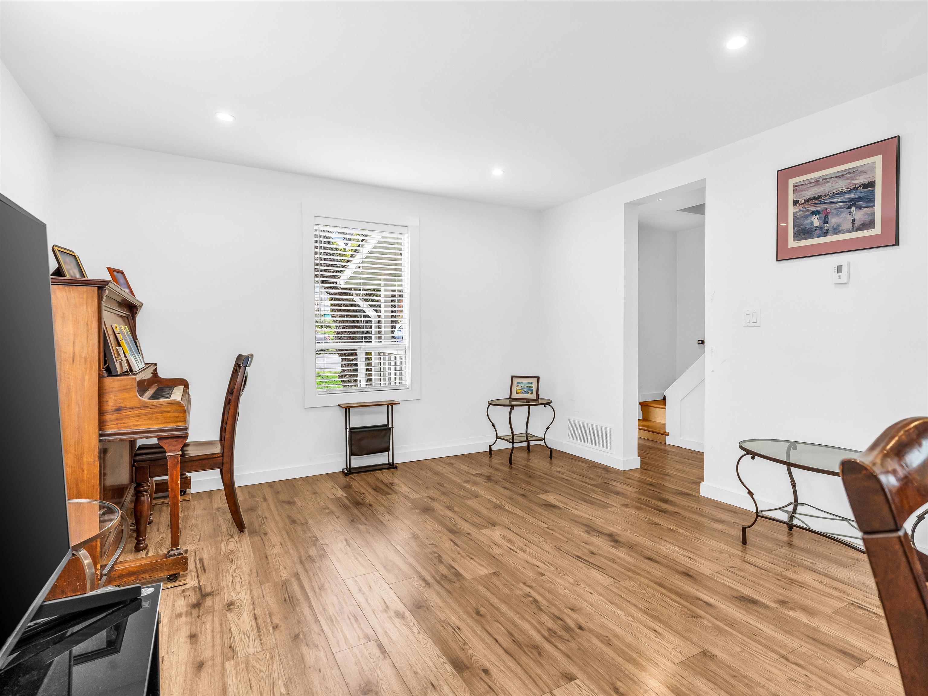 Additional image 6 of 227 5th Street W, North Vancouver, BC, V7M 1J9