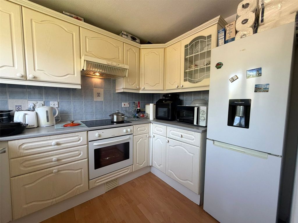 Additional image 3 of 2 bed flat for saleHallington Close, Woking, Surrey GU21