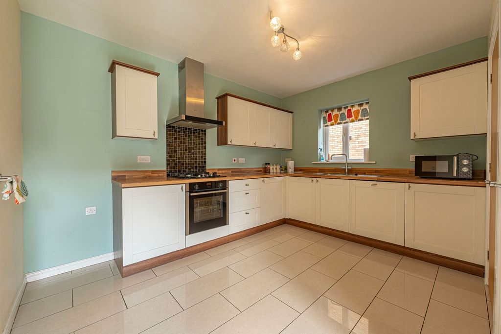 Additional image 6 of 4 bed detached house for saleMeadowland Close, Caerphilly CF83