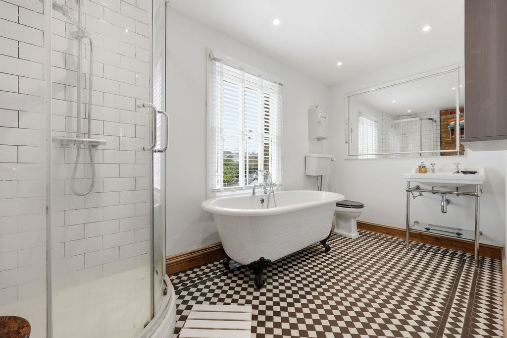 Additional image 11 of 3 bed property for saleSaffron Road, Biggleswade SG18