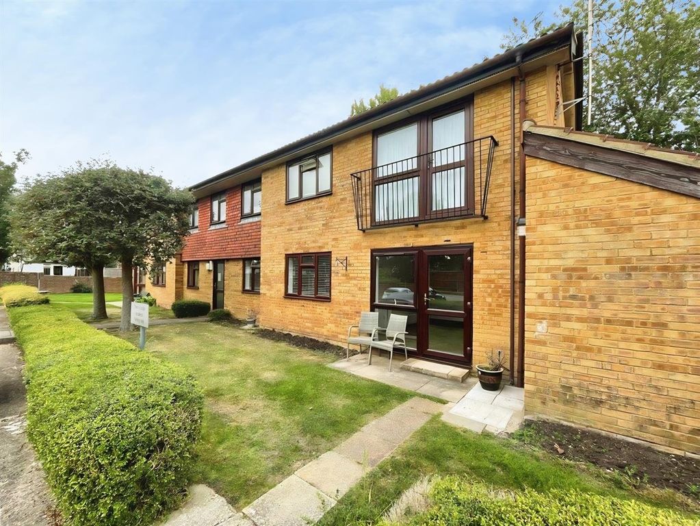 2 bed flat for saleSt. Georges Road East, Aldershot GU12