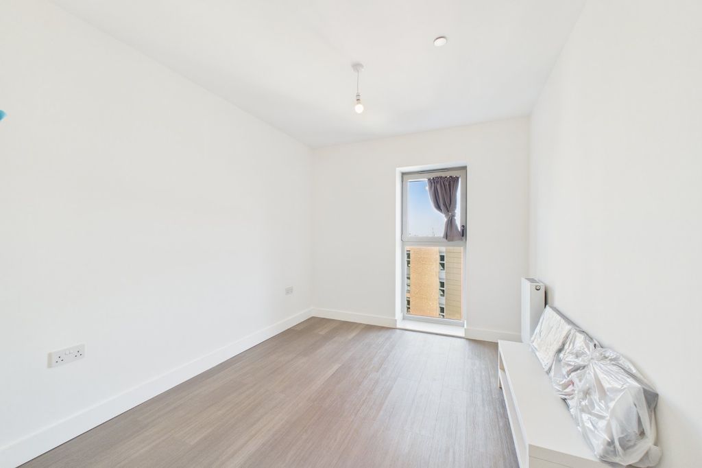 Additional image 7 of 2 bed flat for saleFlagstaff Road, Reading, Berkshire RG2