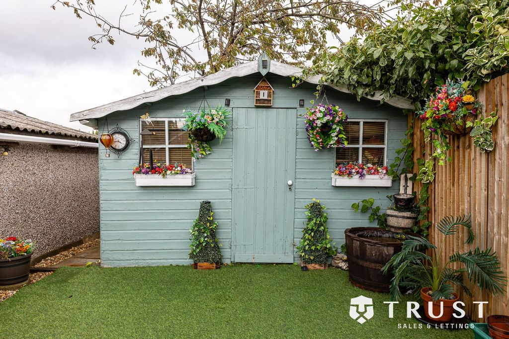 Additional image 26 of 3 bed semi-detached house for saleCarlinghow Lane, Batley WF17