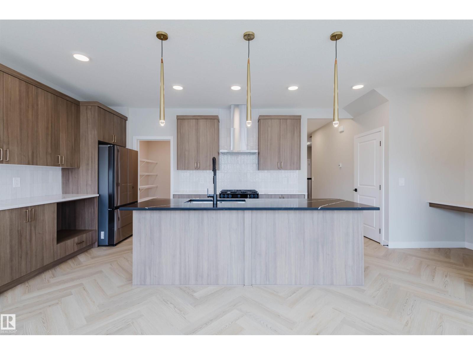 20632 43 Avenue NW, Edmonton, AB, T6M3E3