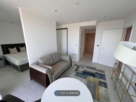 Jacquard Point, London E1, Studio to rent