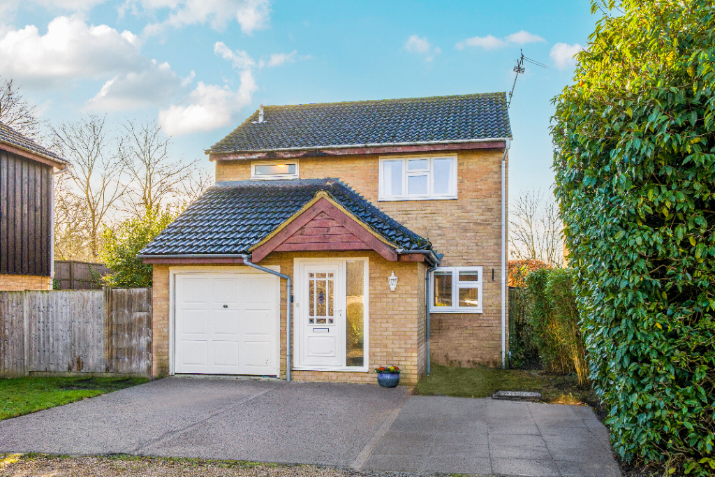 3 bed detached house for saleWestmead, Horsell, Woking GU21