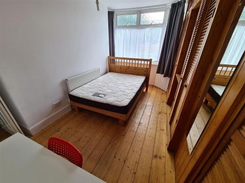 Southmead Road, Bristol BS10, Room to rent