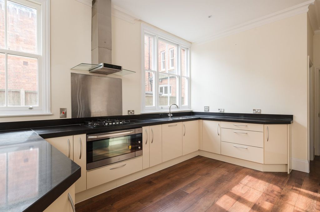 Additional image 5 of 6 bed town house for saleLansdowne Road, Bedford MK40