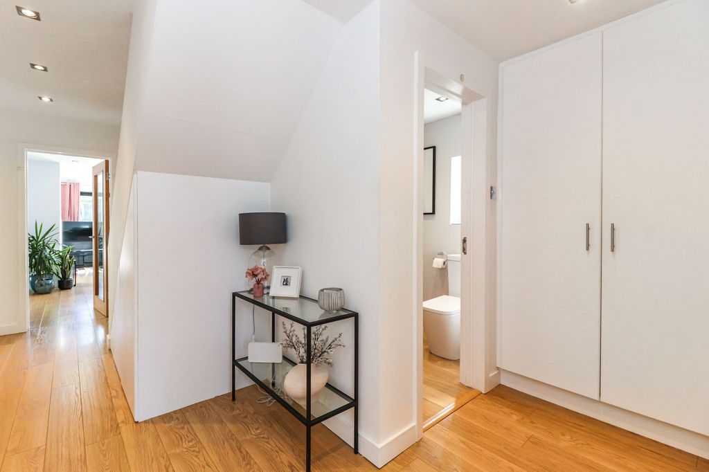 Additional image 11 of 5 bed property for saleAbbots Road, Abbots Langley WD5
