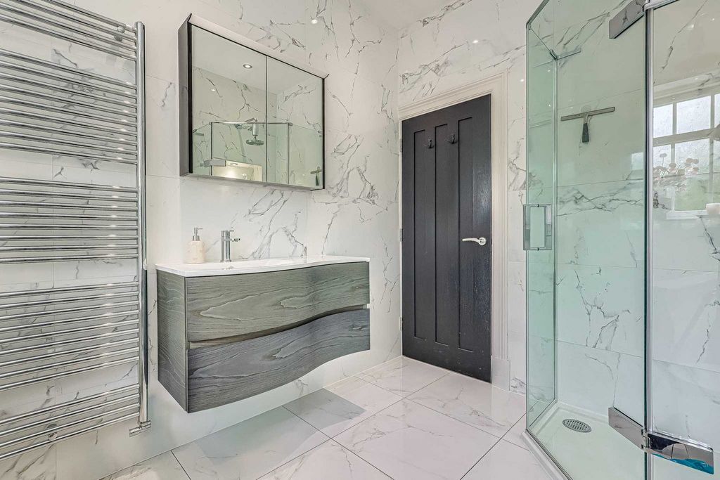 Additional image 43 of 5 bed detached house for saleBenfleet Road, Benfleet SS7