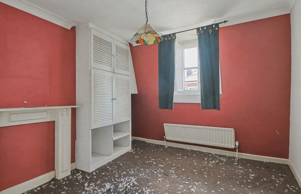 Additional image 4 of 3 bed flat for saleFlat 6 Blandford House, 47 East Street, Blandford Forum, Dorset DT11