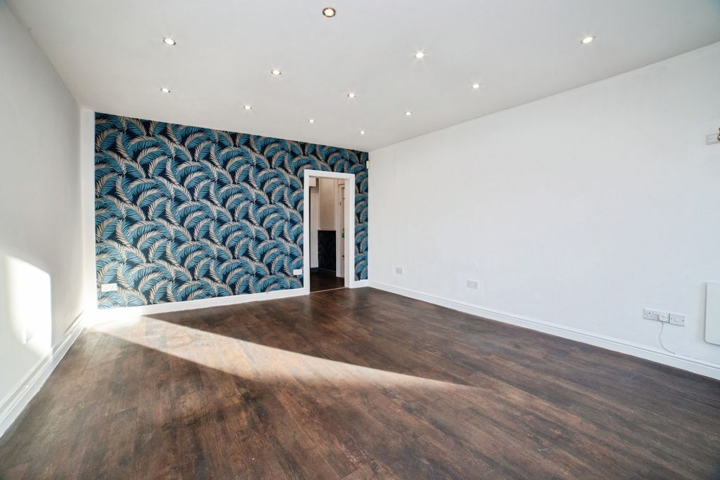Additional image 8 of 2 bed flat for saleNottingham Road, Somercotes, Alfreton, Derbyshire DE55