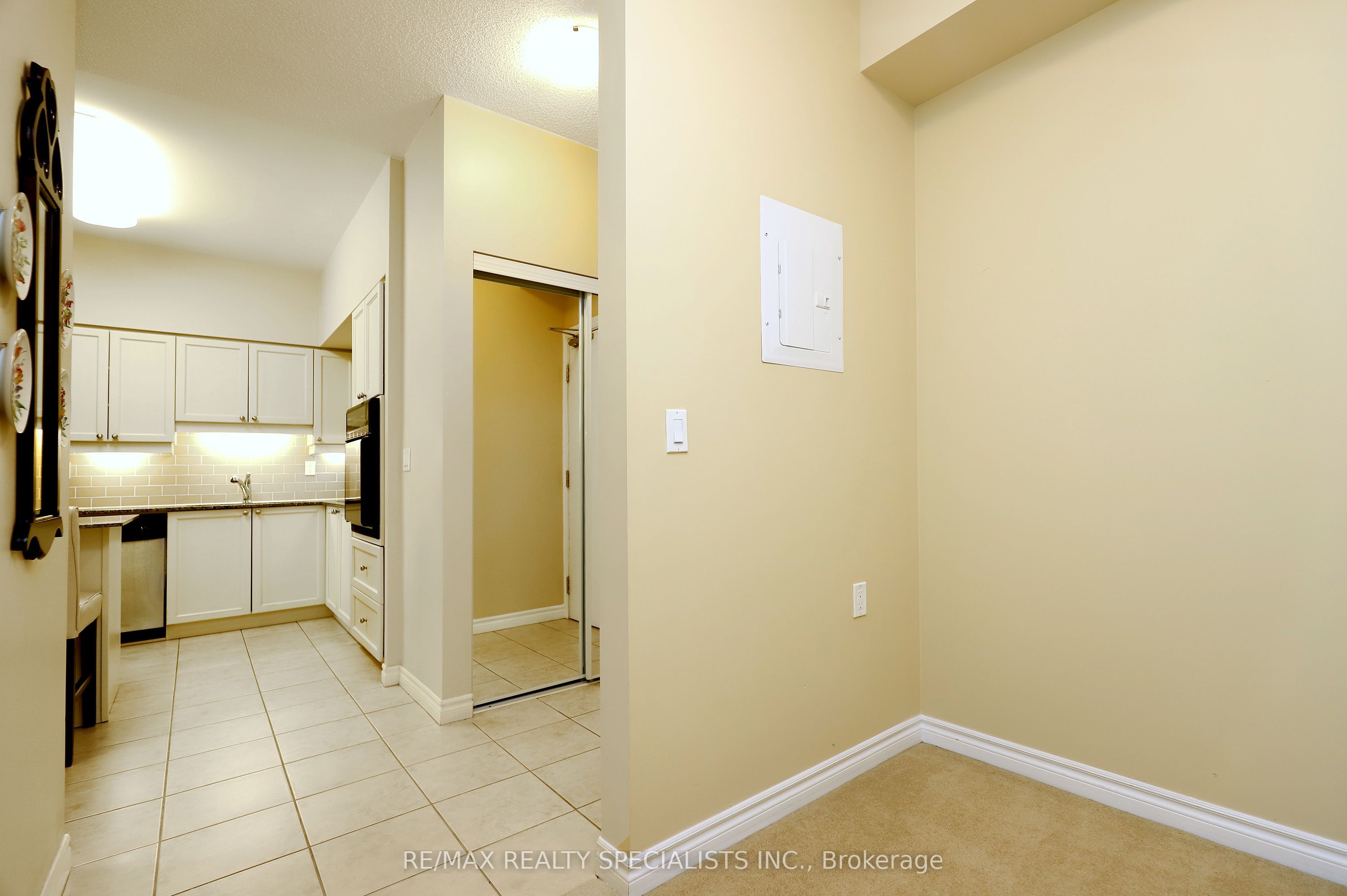 Additional image 6 of 809-810 Scollard Court, Mississauga, ON, L5V 0A4