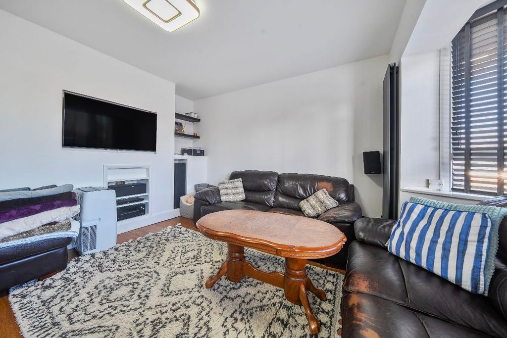 Additional image 2 of 3 bed end terrace house for saleDagenham Road, Romford RM7