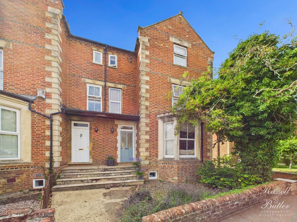 4 bed town house for saleChandos Road, Buckingham, Buckinghamshire MK18