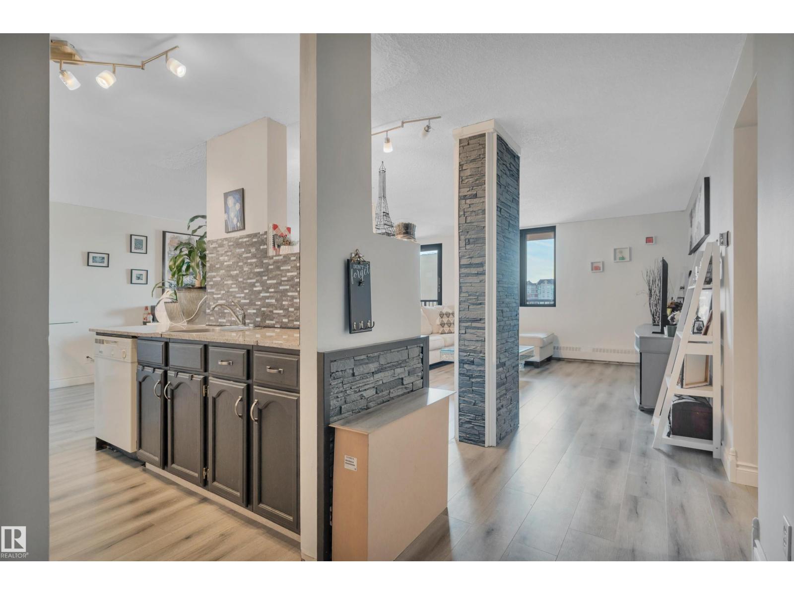 Additional image 3 of 802-10145 109 Street NW, Edmonton, AB, T5J3M5