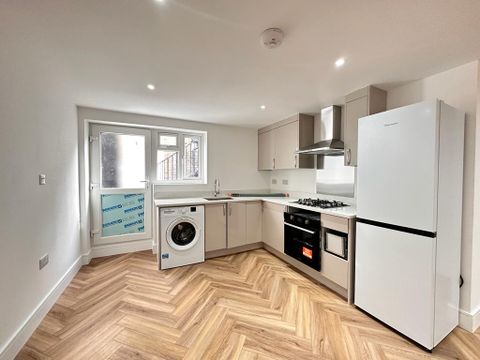 121 Cowley Mill Road UB8, Studio to rent