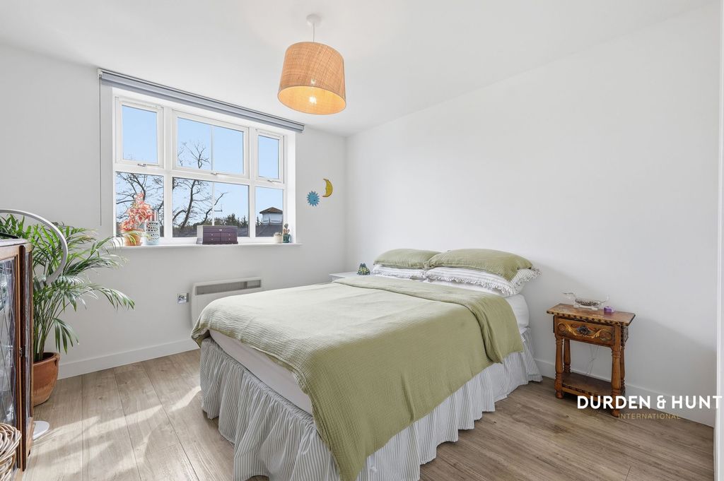 Additional image 12 of 2 bed flat for saleHigh Road, Shore Point IG9