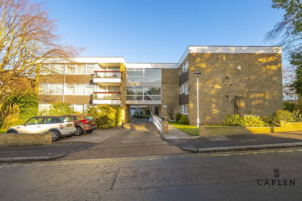 2 bed flat for saleWhitehall Lane, Buckhurst Hill IG9