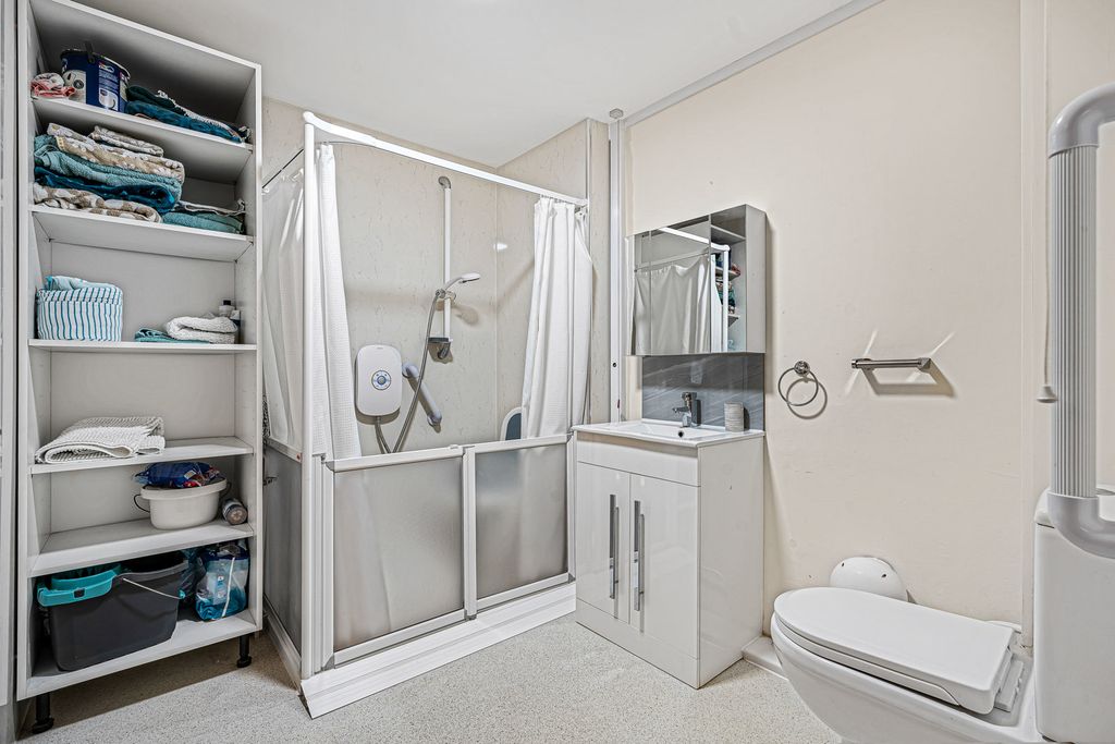 Additional image 7 of 2 bed flat for saleAdams Way, Alton, Hampshire GU34