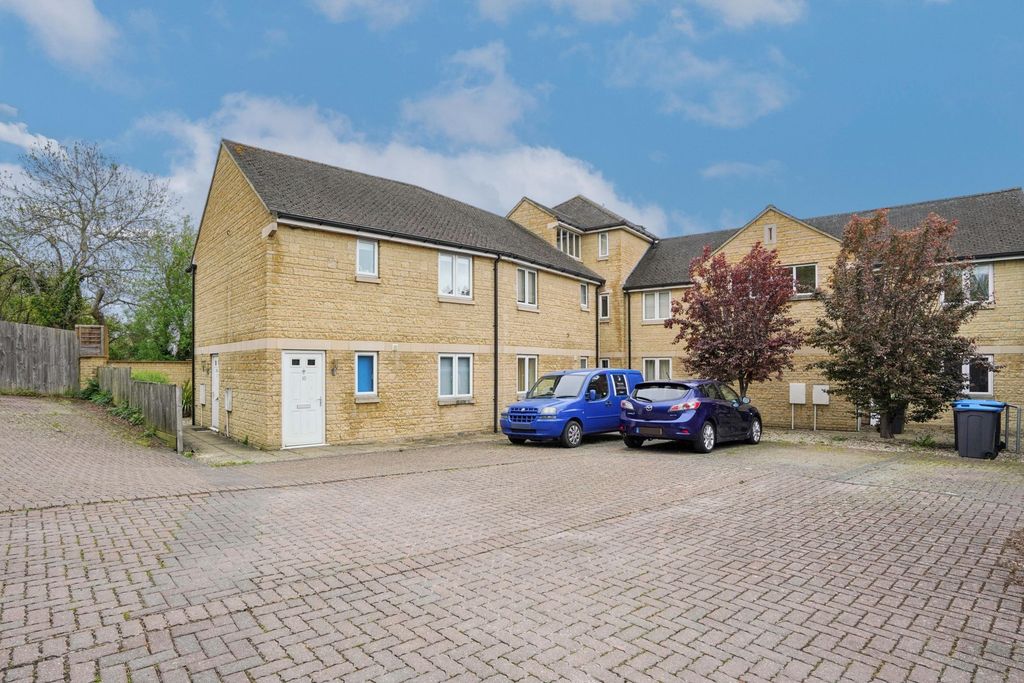Additional image 8 of 2 bed flat for saleFarmhouse Meadow, Shirley Heights OX28