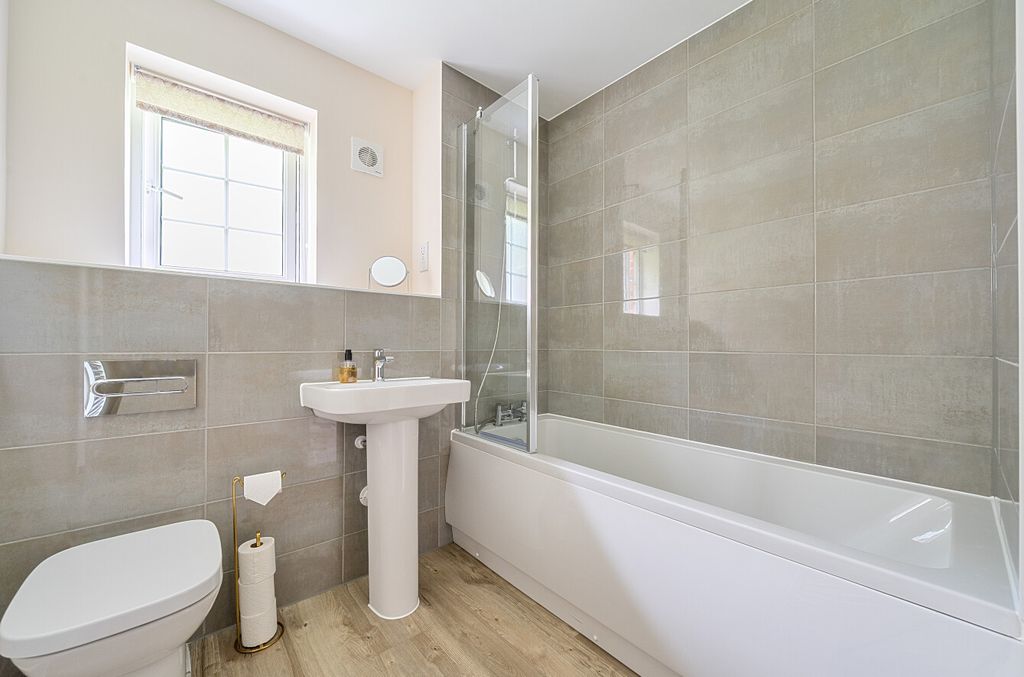 Additional image 5 of 5 bed detached house for saleWalton Close, Alton, Hampshire GU34