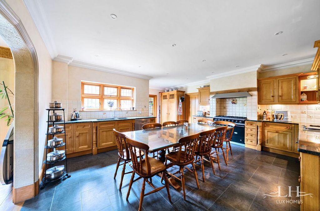 Additional image 10 of 6 bed detached house for saleParkstone Avenue, Emerson Park RM11