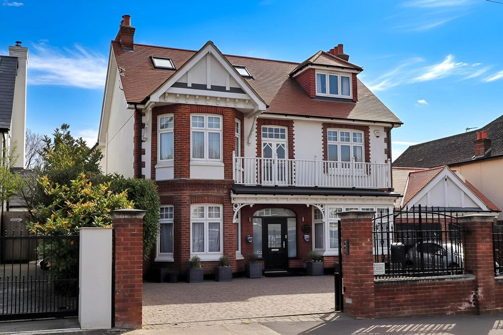 Additional image 25 of 7 bed detached house for saleErnest Road, Emerson Park RM11
