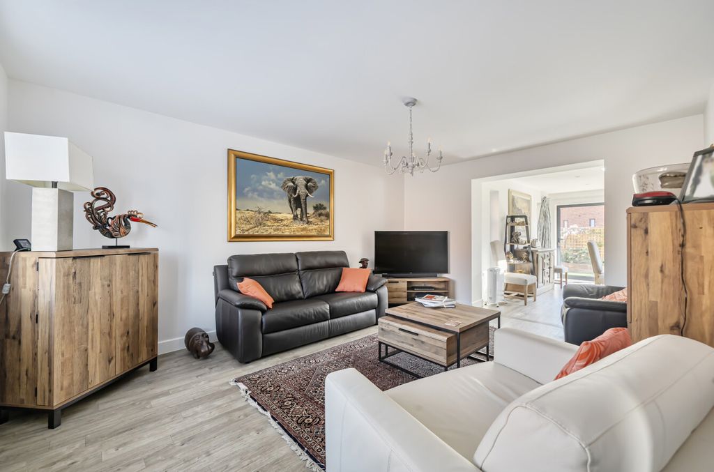 Additional image 21 of 3 bed detached house for saleQuiller Avenue, Arborfield Green, Reading, Berkshire RG2