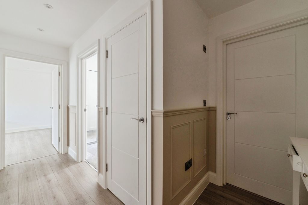 Additional image 4 of 2 bed flat for saleBelvedere Close, Billericay, Essex CM11