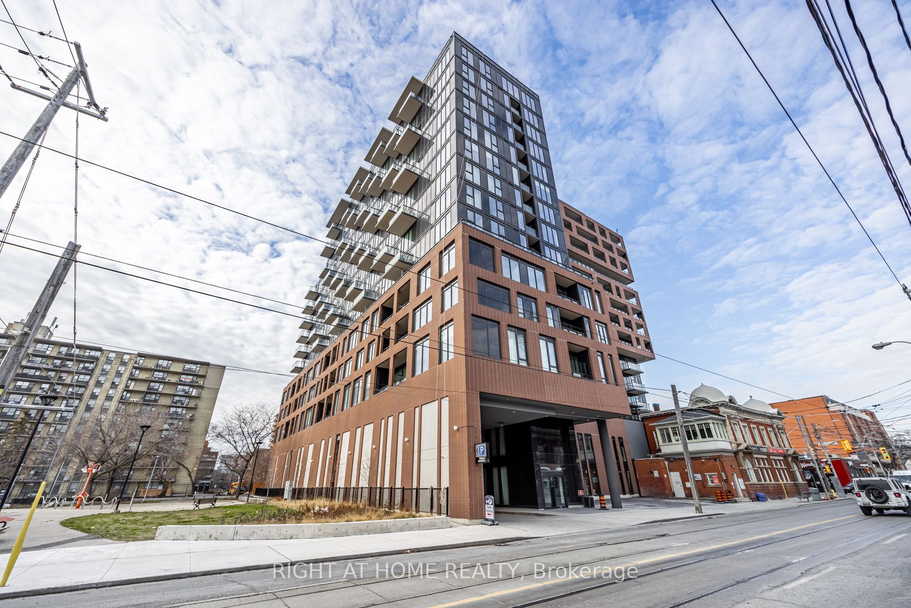815-270 Dufferin Street, Toronto, ON, M6K 0H8