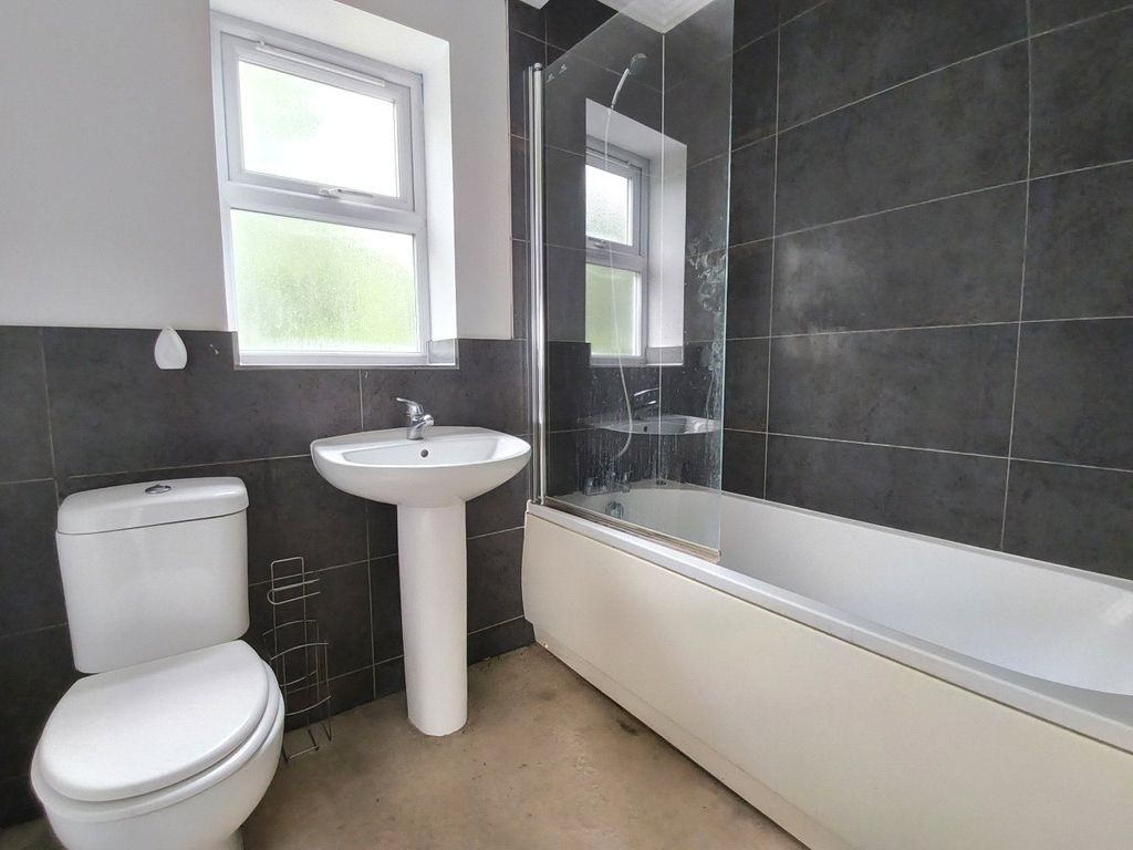 Additional image 8 of 2 bed flat for saleRavenswood Gardens, Stonydelph Lane, Wilnecote, Tamworth B77