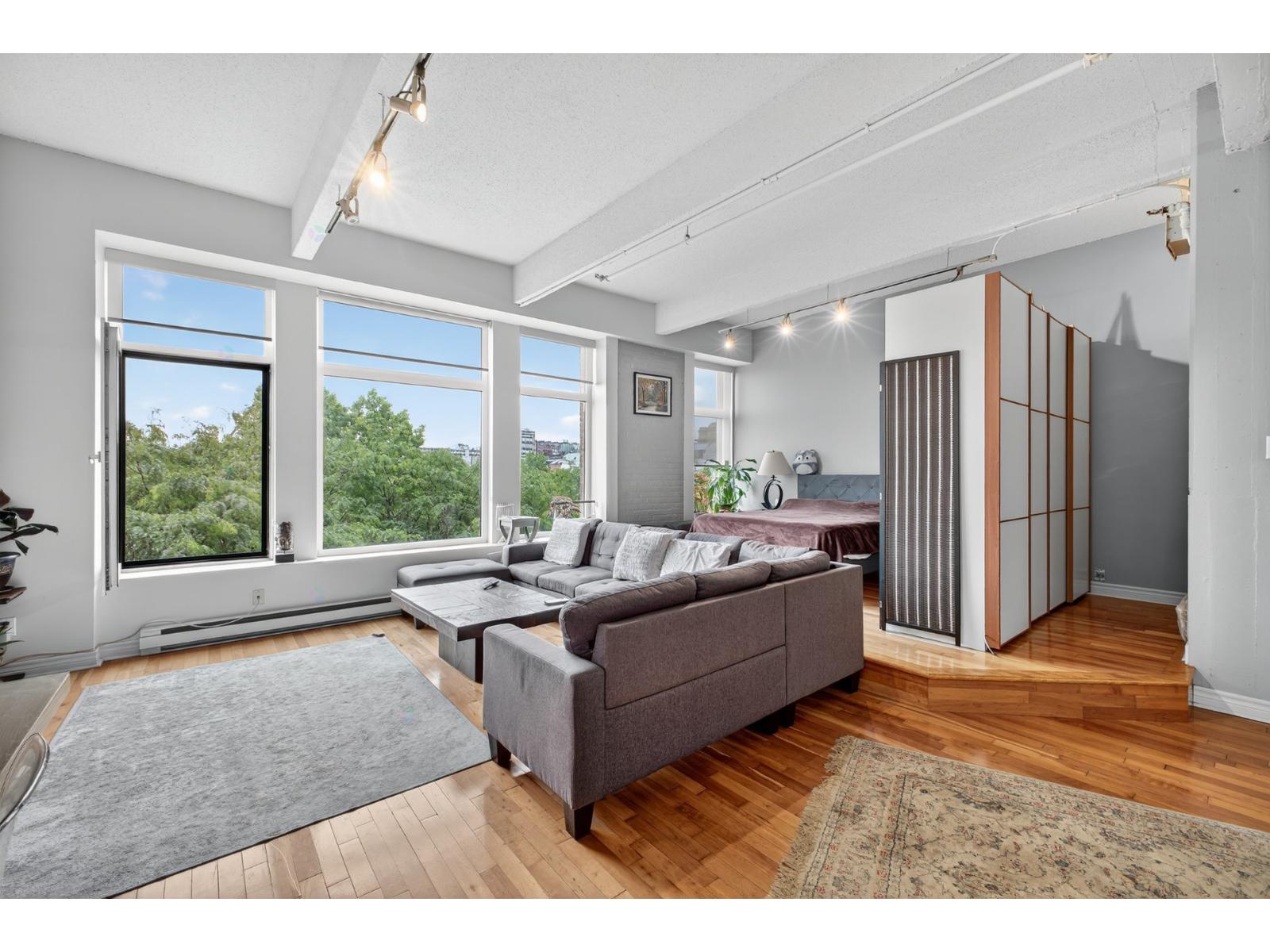 285 Place D'Youville