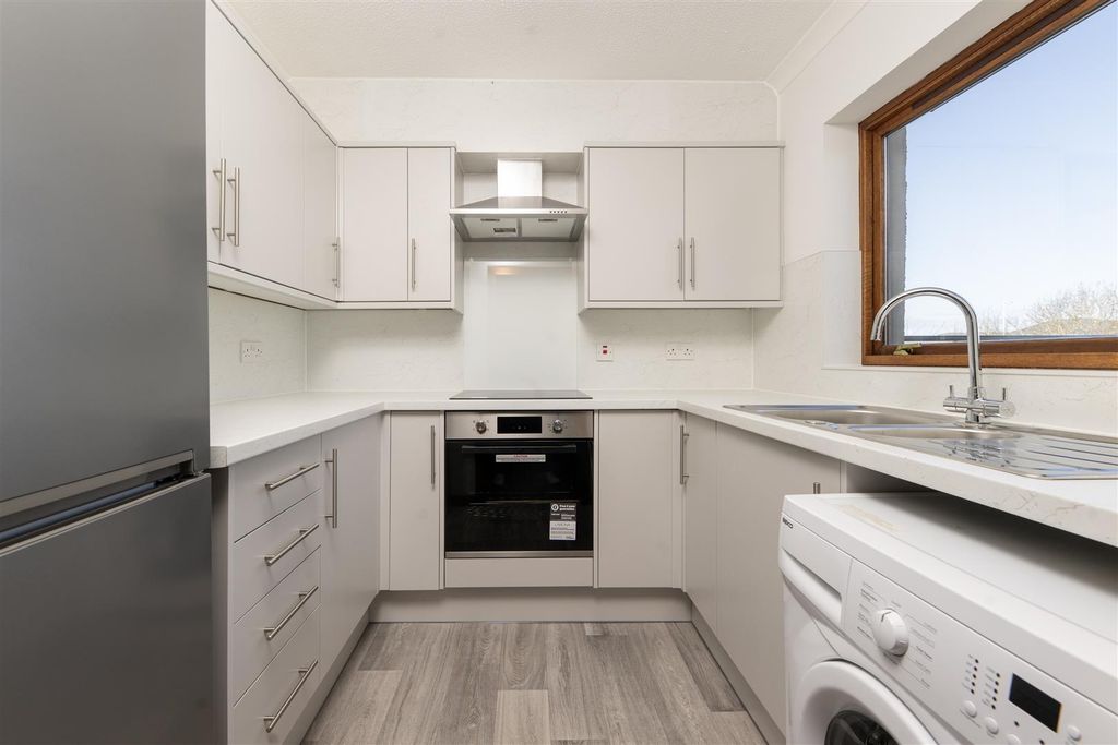 Additional image 8 of 2 bed flat for sale13 Connel Court, Ardconnel Street, Inverness IV2