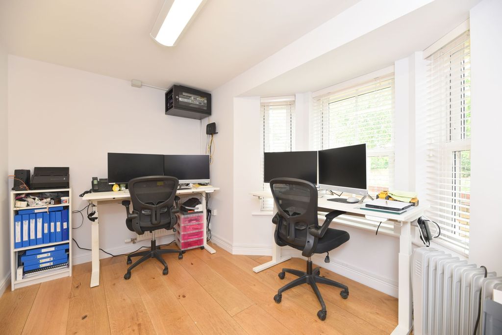 Additional image 9 of 5 bed detached house for saleDevon Drive, Biggleswade SG18
