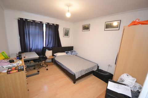 Fleming Gardens, Clifton NG11, Room to rent