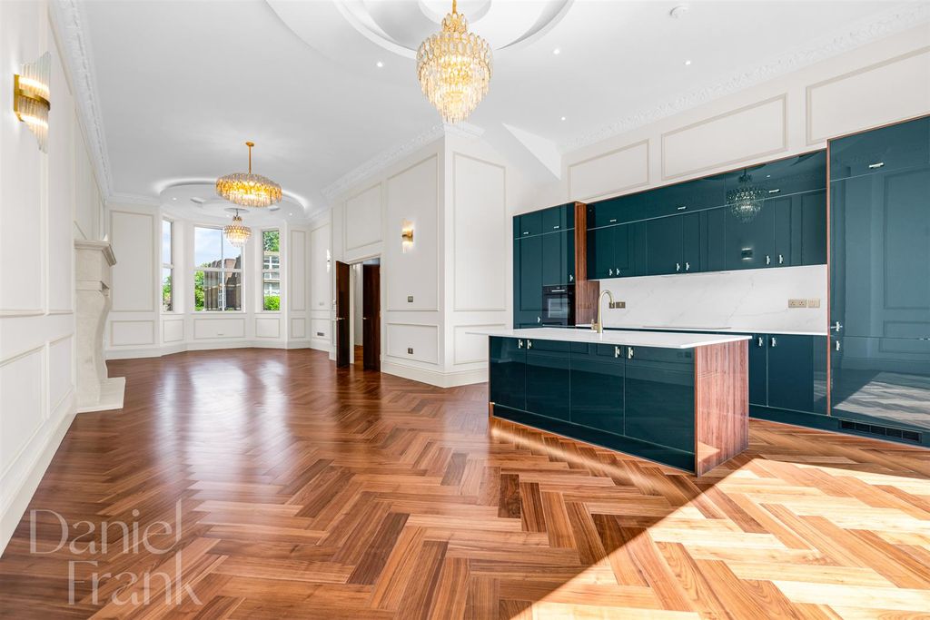 Additional image 4 of 5 bed semi-detached house for salePalmerston Road, Buckhurst Hill IG9