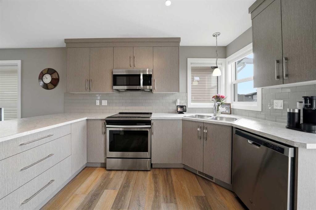 Additional image 5 of 226 Livingston Close, Red Deer, AB, T4R 0S8