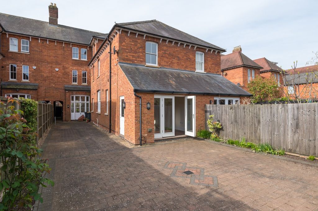 Additional image 12 of 6 bed town house for saleLansdowne Road, Bedford MK40