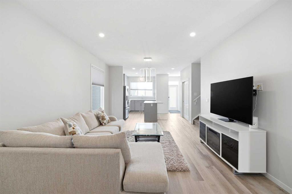 Additional image 4 of 34 Aquila Way NW, Calgary, AB, T3R 1Z6