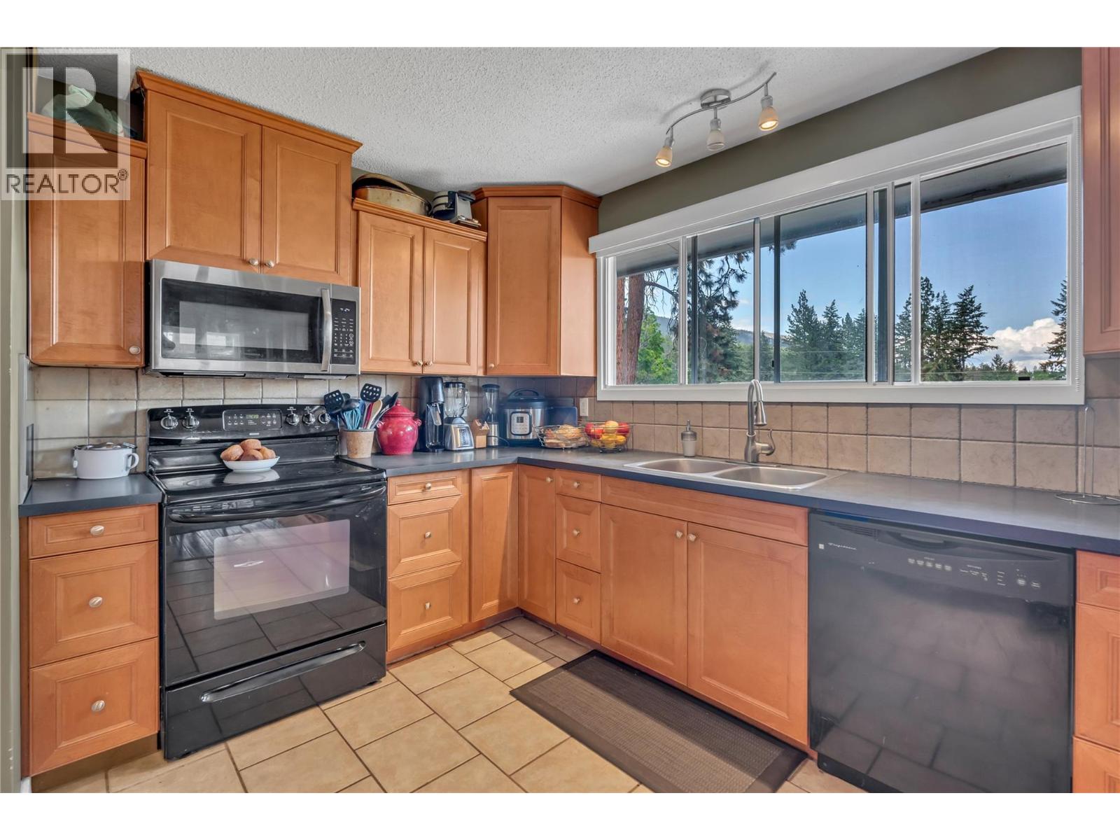 Additional image 3 of 3269 Mciver Road West, West Kelowna, BC, V4T1G2