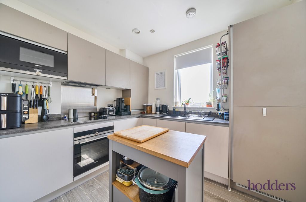 Additional image 6 of 2 bed flat for saleBeaumont Apartments, Hawker Drive, Addlestone, Surrey KT15