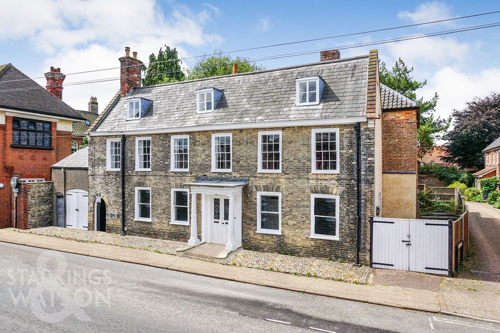 4 bed town house for saleBroad Street, Bungay NR35