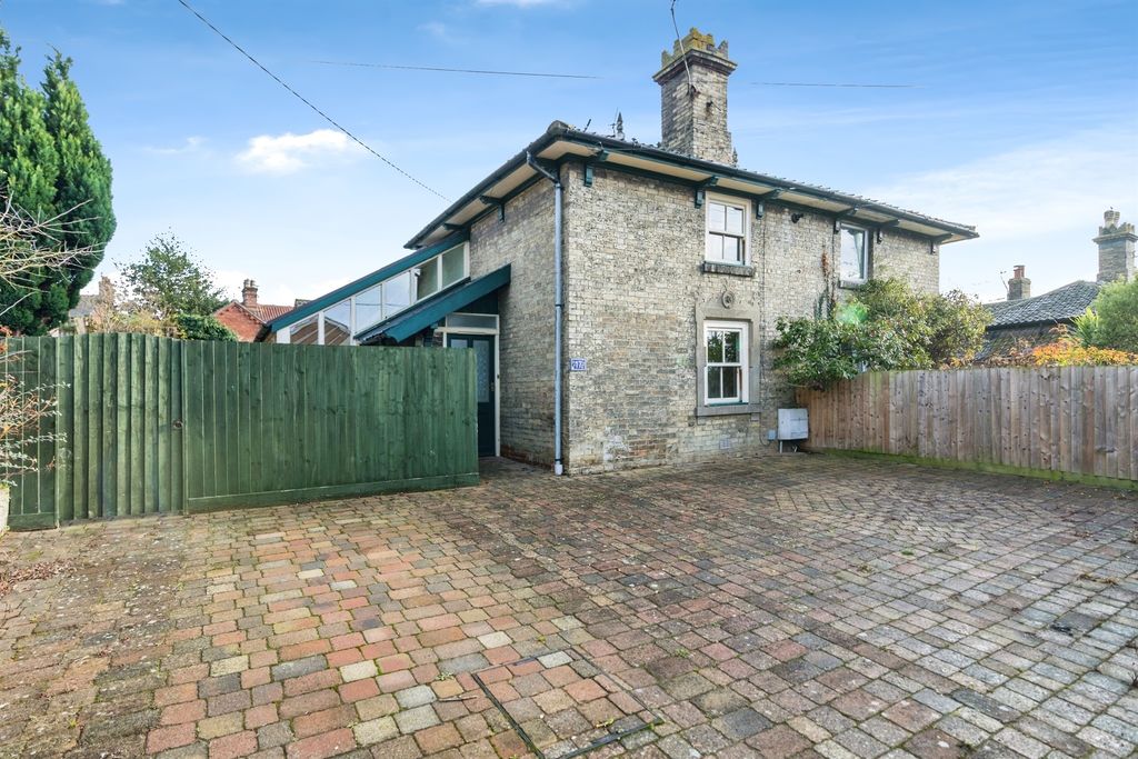 2 bed cottage for saleFlixton Road, Bungay NR35